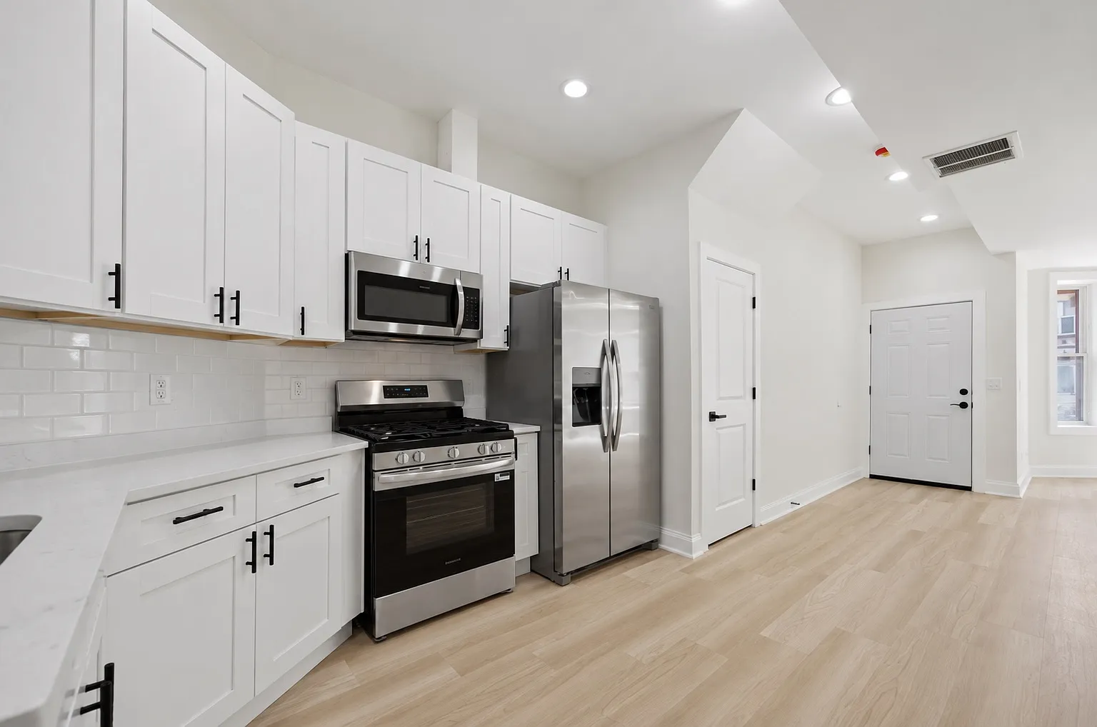 3 bed, 2200 sqft, $1,900 — Photo 1