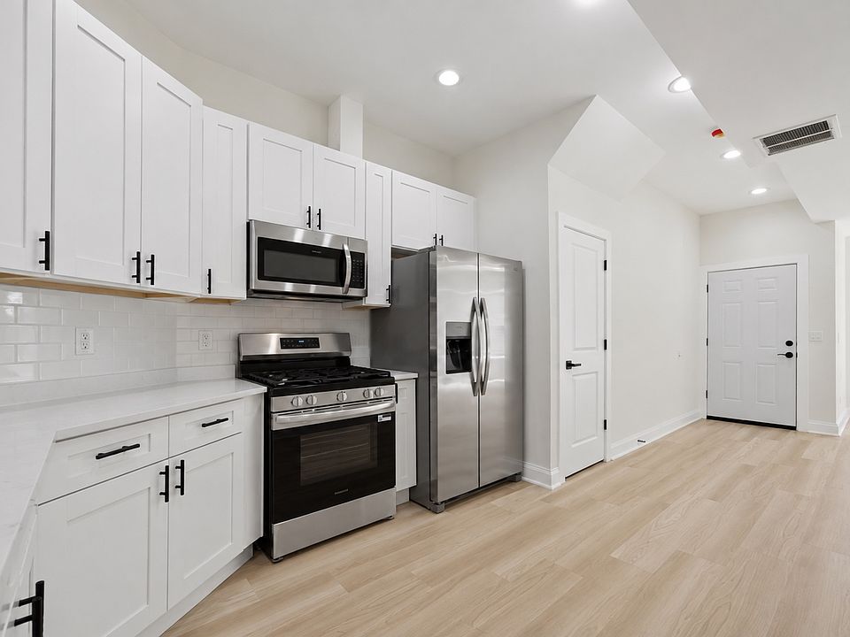 1st image of 4330 W Wilcox St #1