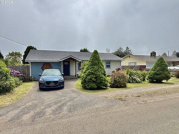 4th image of 321 Maple St