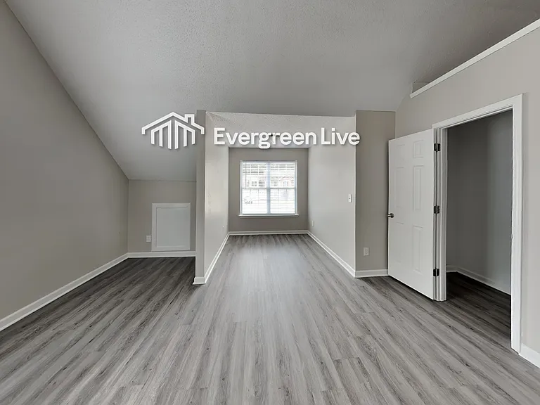 125 Edison Dr — Photo 4