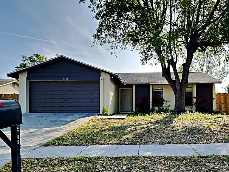2709 Manor Hill Dr — Photo 1