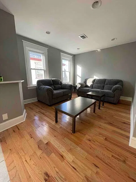 1 bed, 800 sqft, $1,200 — Photo 3
