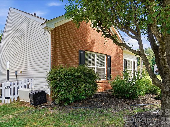 3rd image of 1912 Beckwith Ln