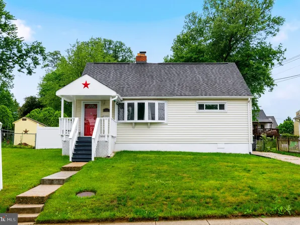 6823 Barrett Rd, Falls Church, VA 22042