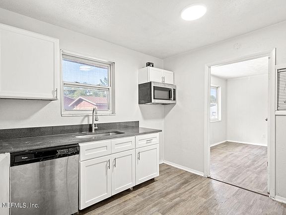 4th image of 3838 WINTON Drive