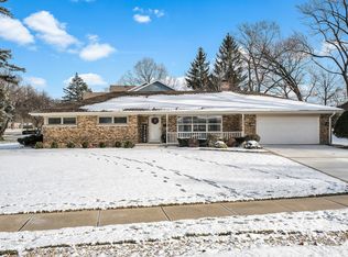 835 Aurora Way, Wheaton, IL 60189