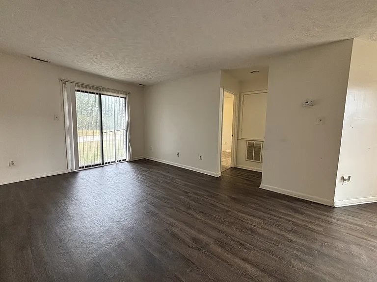 1122 Southwood Dr #4 — Photo 6