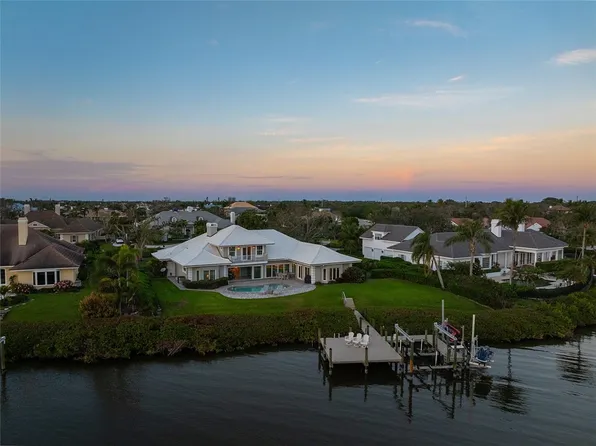 681 Lake Dr, Vero Beach, FL 32963