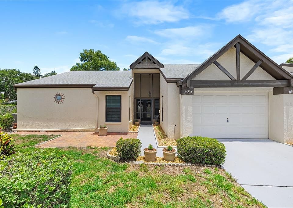 1st image of 932 ROSEWOOD LANE