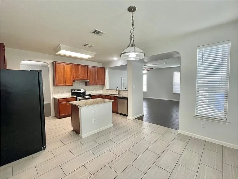 608 Trail Dust Dr — Photo 6