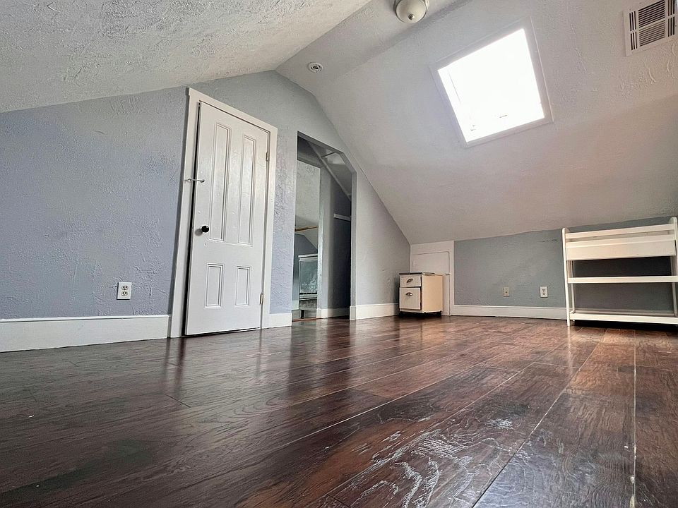 Sun drenched top floor unit