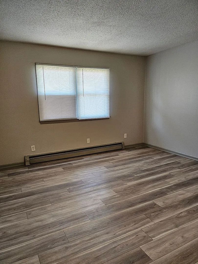 3411-3418 E 26th Street Apartments — Photo 4