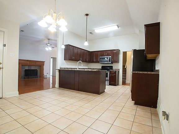 Eat-in kitchen