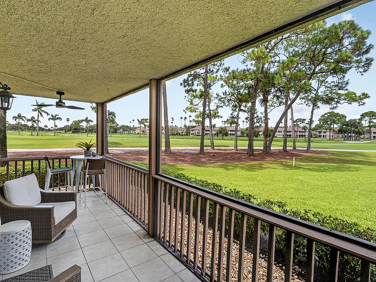 302 Brackenwood Cir — Photo 32