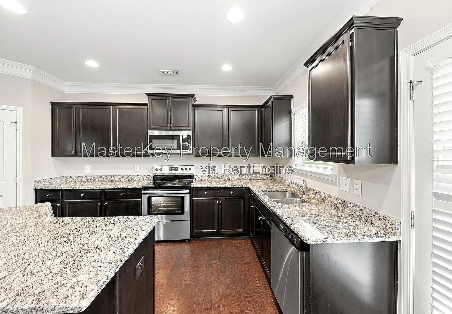 4 bed, 2.5 bath, 2234 sqft, $2,100 — Photo 2