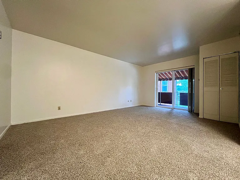 360 Maryland Ave — Photo 53
