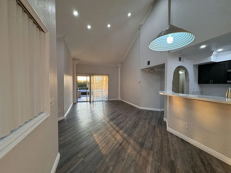 Alcantara Home Apts — Photo 28
