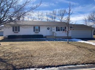 1835 Red Leaf Ct, Windom, MN 56101