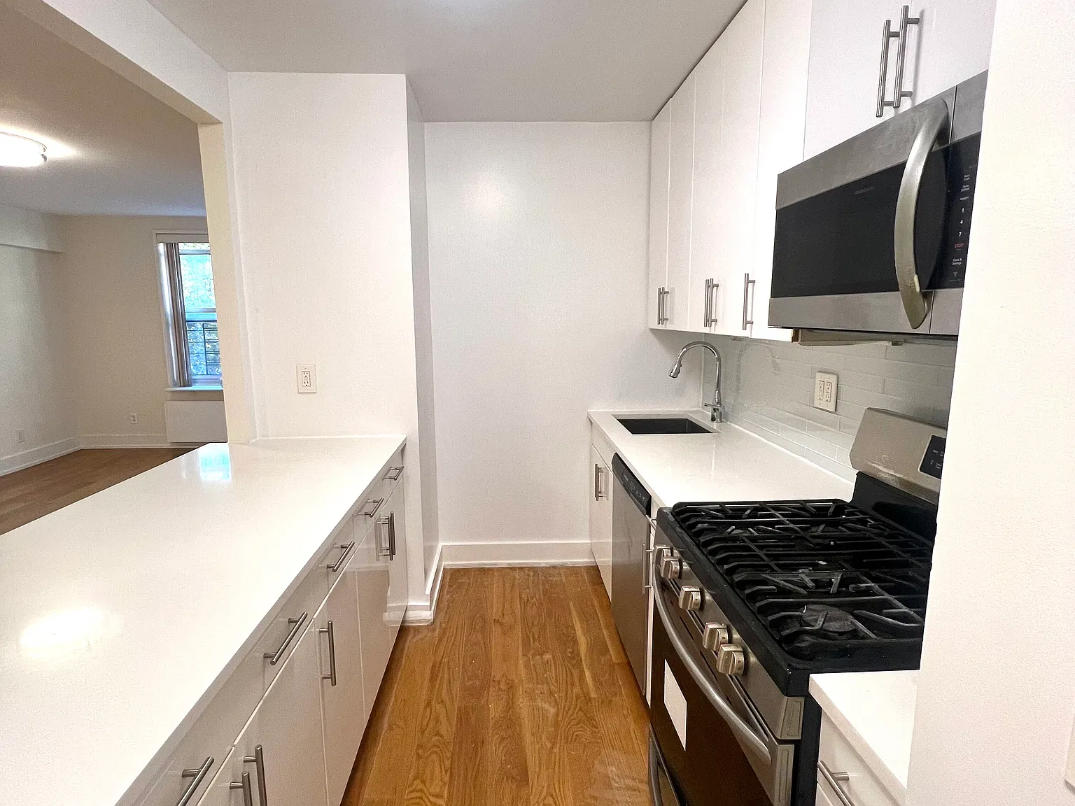 2 bed, 800 sqft, $2,800 — Photo 2