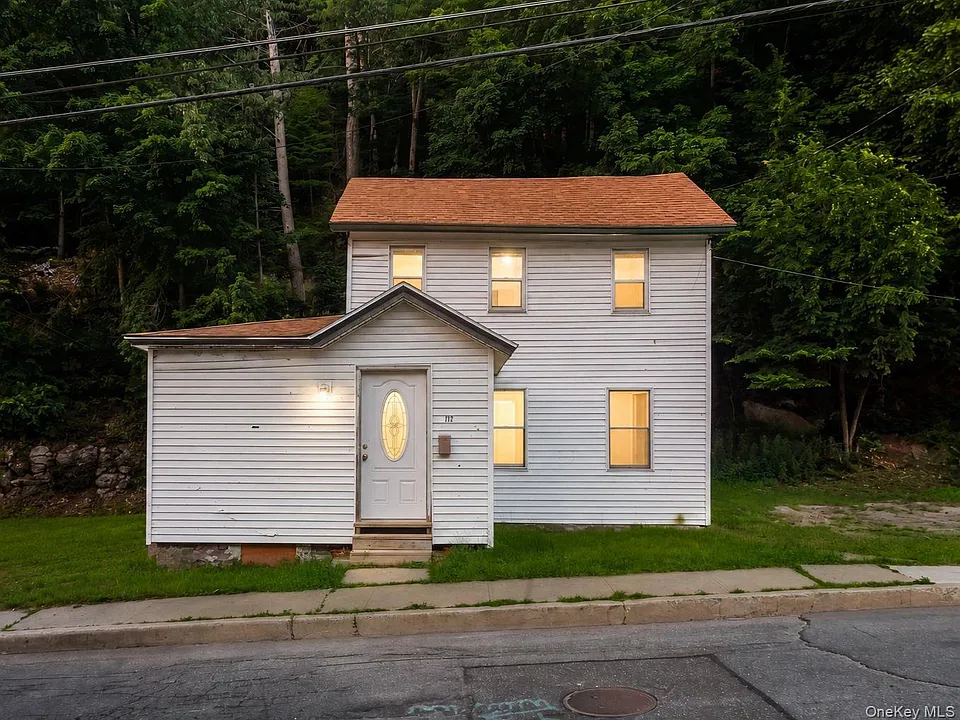 212 Center St
