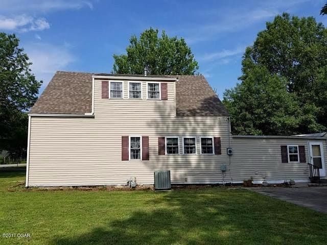 2nd image of 1017 W Elm St