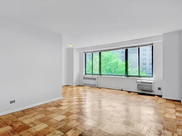 382 Central Park West image 1 of 8