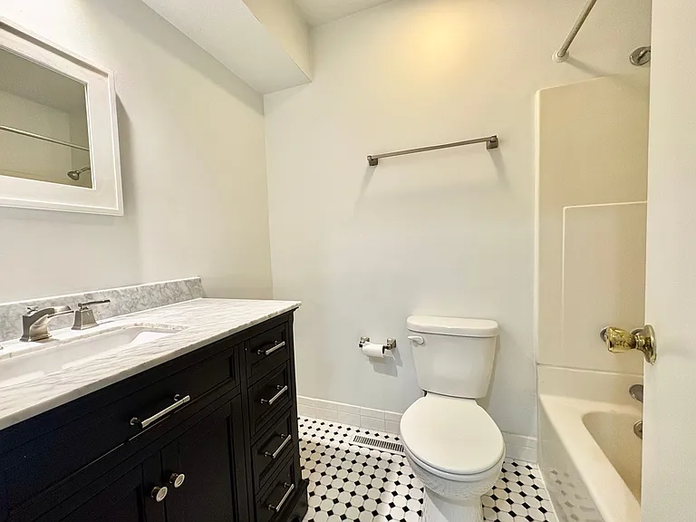 4420 Jarboe St — Photo 16