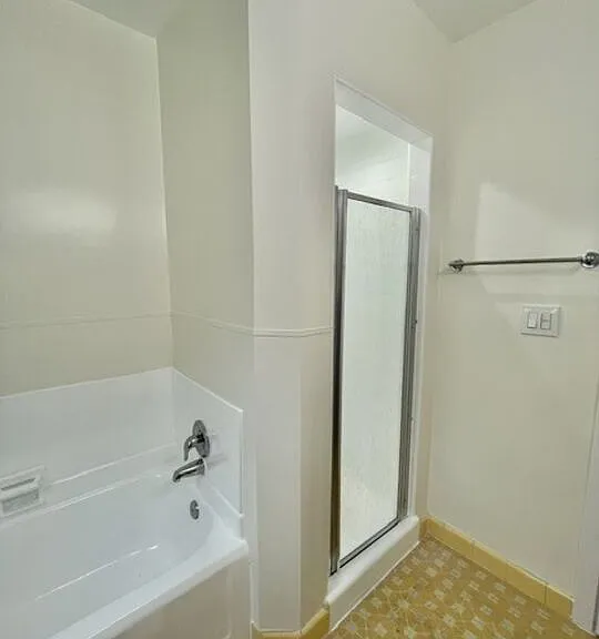 1600 N Martel Ave #B — Photo 33