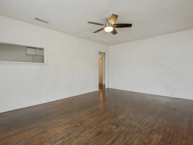 1106 Jackson St — Photo 3