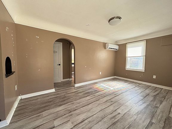 5th image of 103 Lincoln St