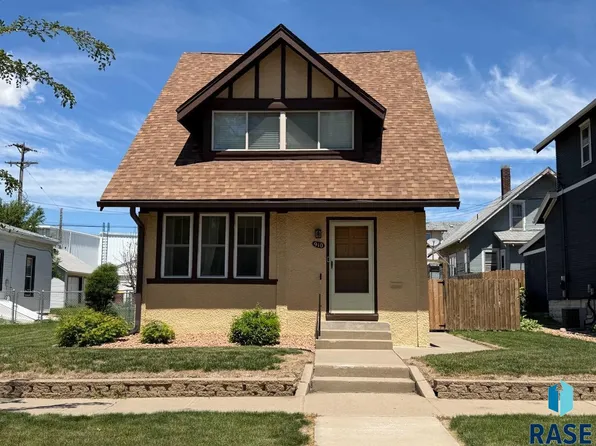 910 W 12th St, Sioux Falls, SD 57104
