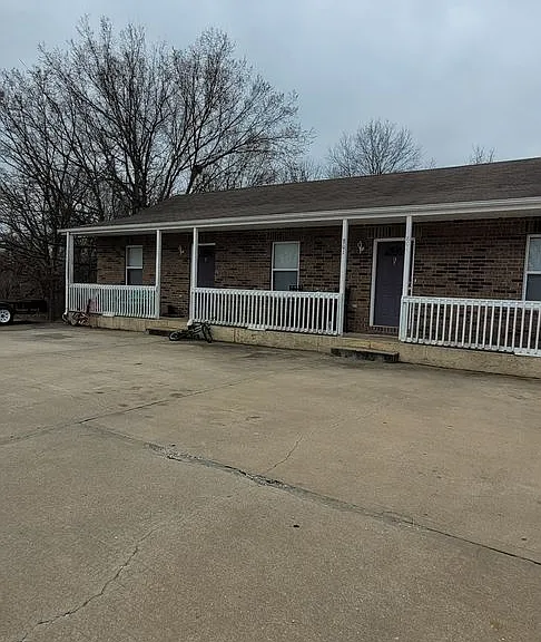 801 Johnson Cir — Photo 23