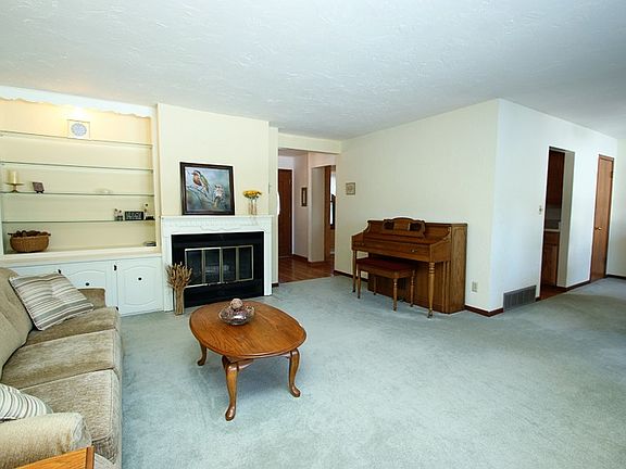 5th image of 1244 Kellogg St