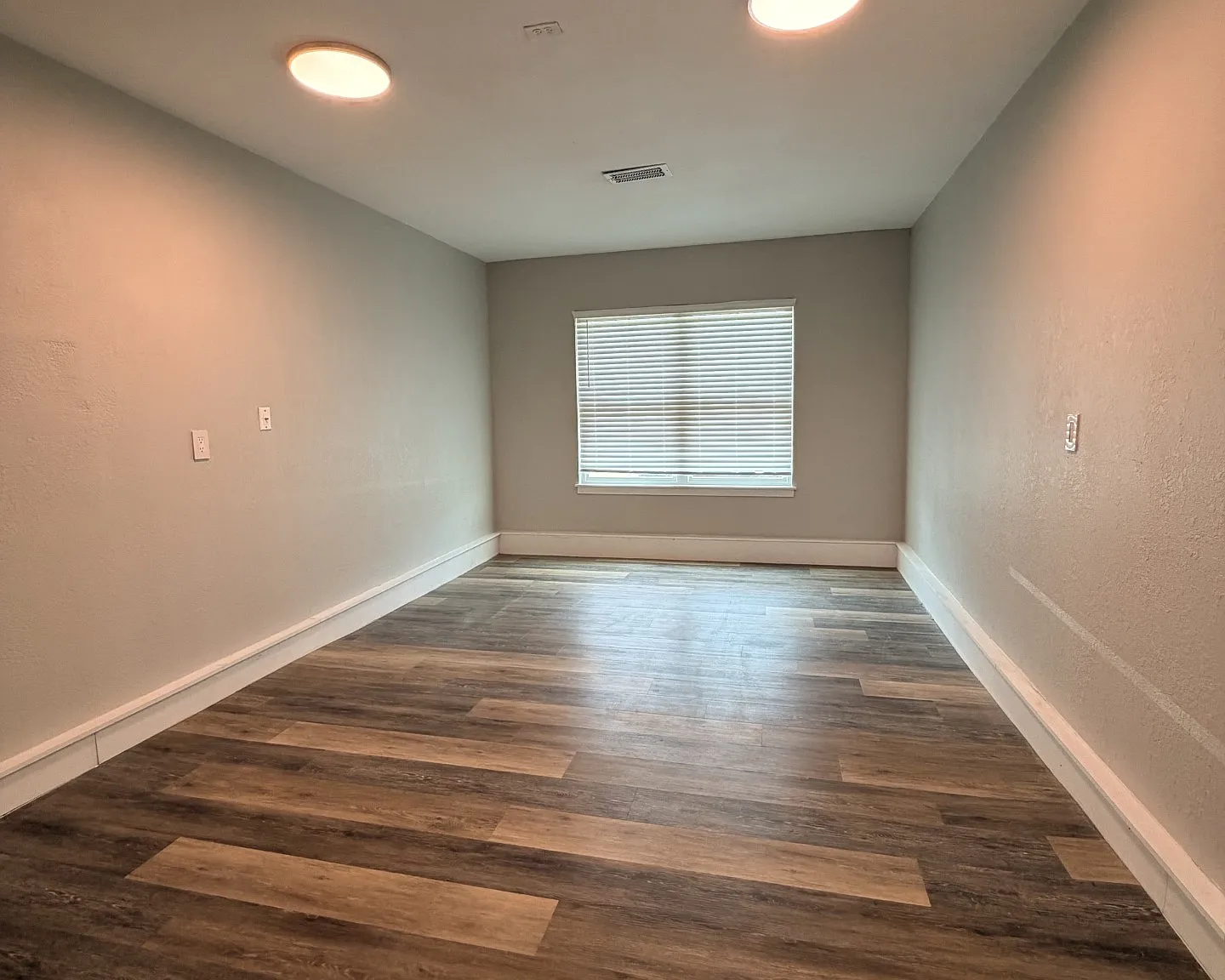 3 bed, 1220 sqft, $1,890 — Photo 3