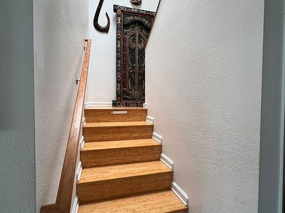 2nd image of 525 Summer View Cir #525