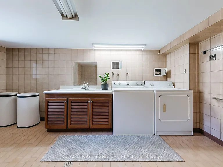 247 Palmerston Ave #LOWER — Photo 5