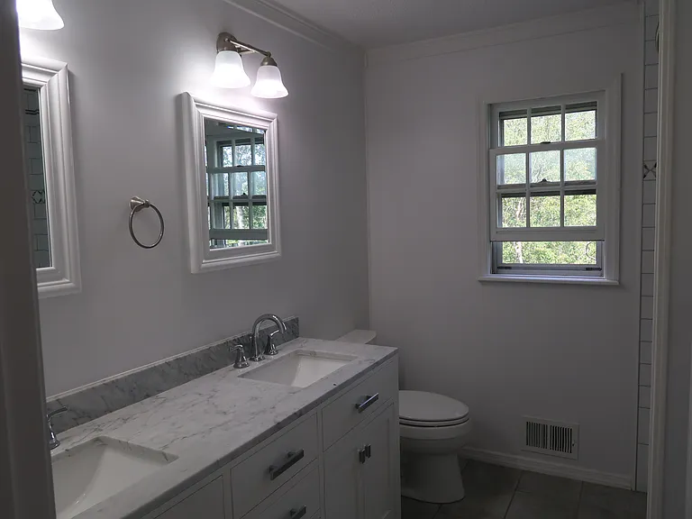 1085 Vaughn Ave — Photo 7