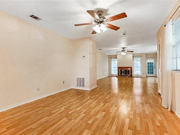 5th image of 1609 N Woodlawn Ave