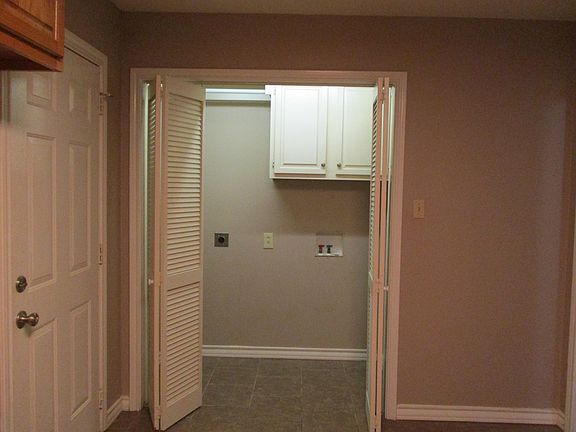 4th image of 412 Bell Ave