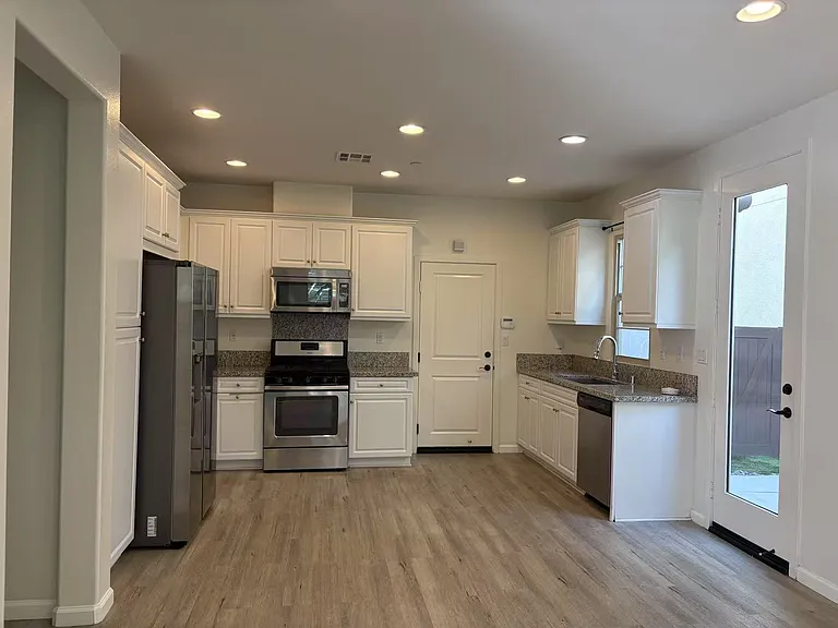 563 S Casita St — Photo 7