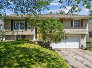 633 Olive Dr NW, Cedar Rapids, IA 52405