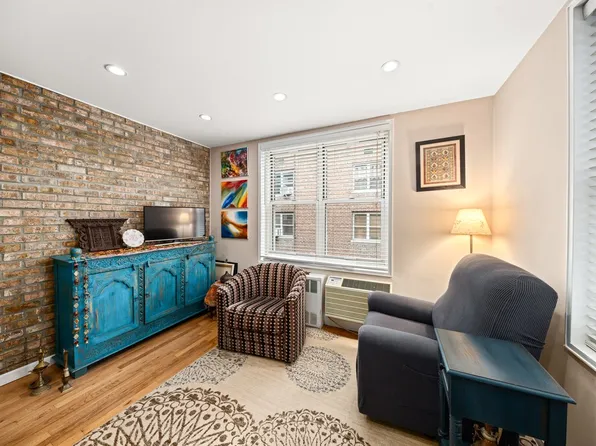309 East 87th Street 6H image 3 of 8