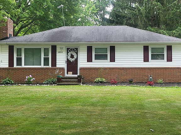 4th image of 39553 Robert Ln
