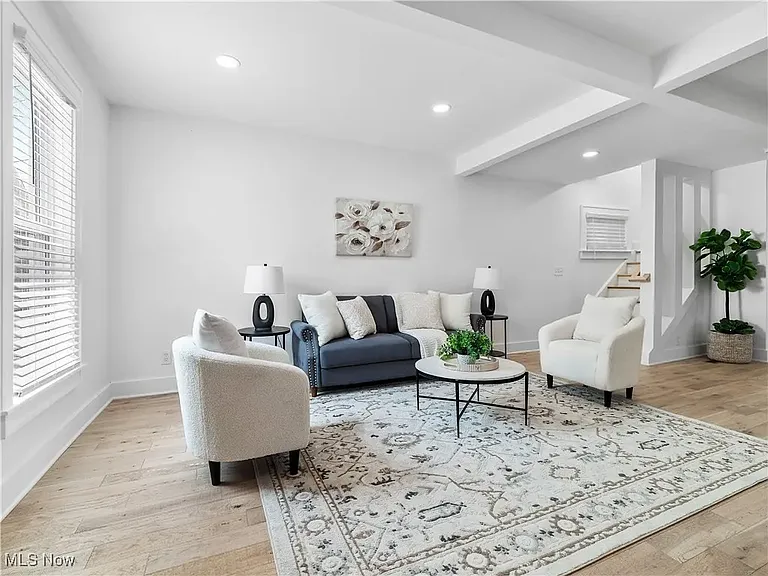 2295 Thurman Ave — Photo 2