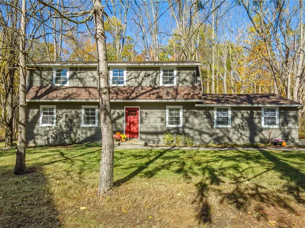 17 Tree Brook Dr, Rochester, NY 14625