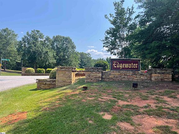 4th image of 461 Overlook Dr