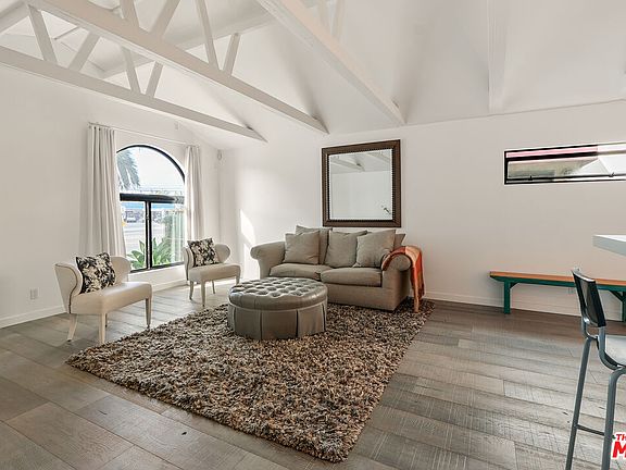 3rd image of 754 Washington Blvd