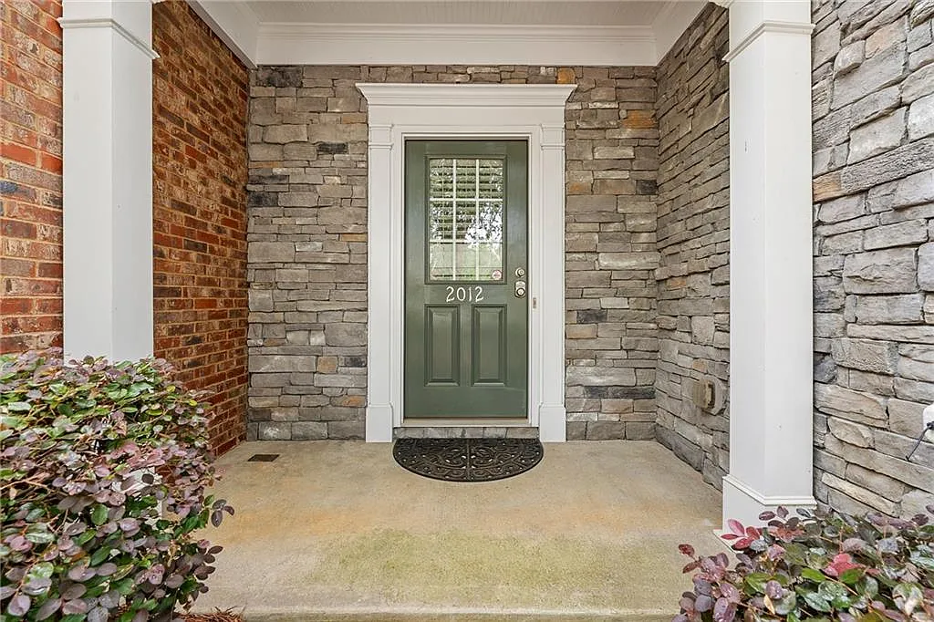 3 bed, 2.5 bath, 1615 sqft, $2,200 — Photo 3