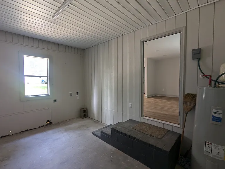 408 Prince Ln — Photo 9