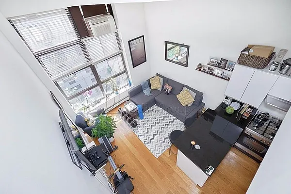 Rented by Bouklis Group | media 6